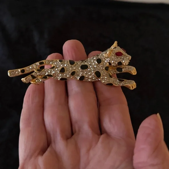 Leopard Bejeweled Pin Brooch - Picture 5 of 6